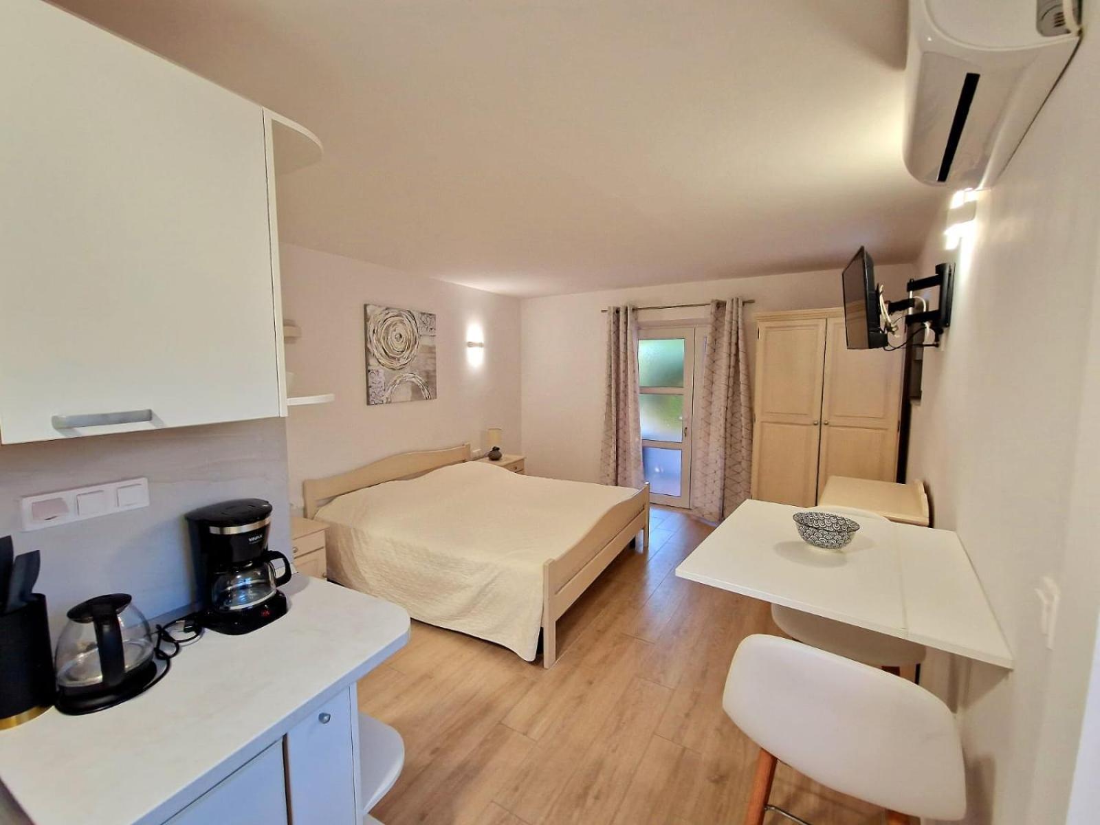 Apartments Villa Julija Lumbarda Buitenkant foto