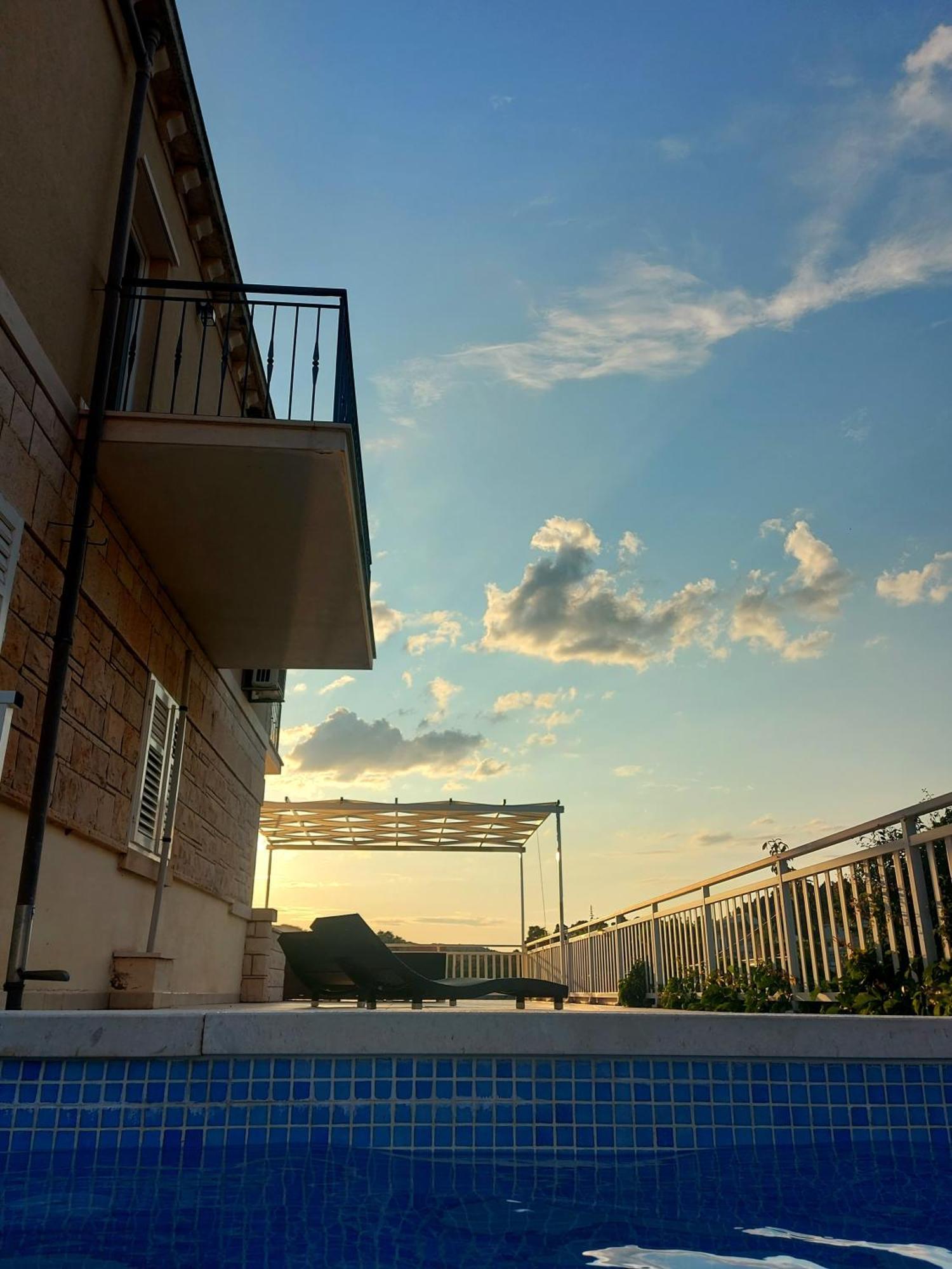 Apartments Villa Julija Lumbarda Buitenkant foto
