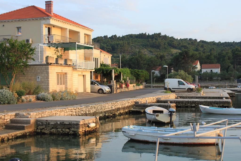 Apartments Villa Julija Lumbarda Buitenkant foto